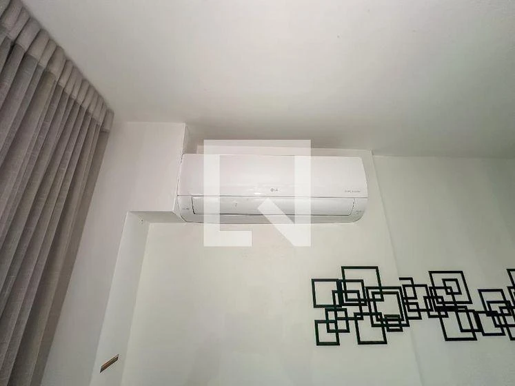 One-bedroom apartment in a building with a gym — photo 30