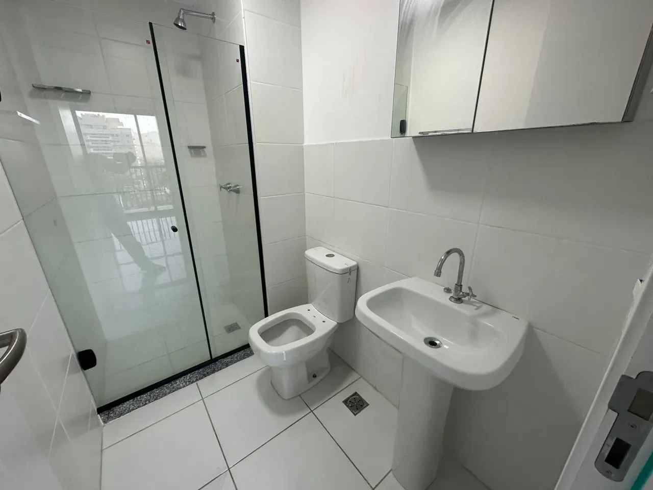 Apartment with open-plan kitchen and en-suite bedroom — photo 18