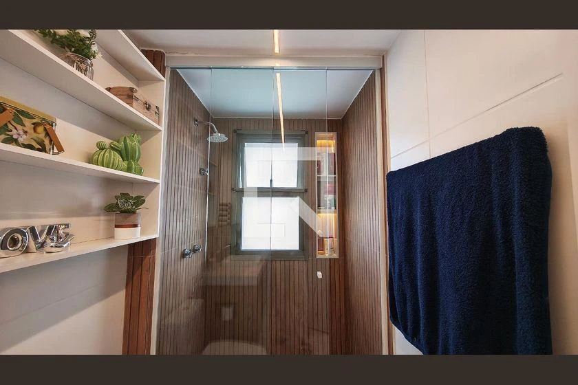 4-bedroom apartment with a glass-enclosed balcony — photo 32