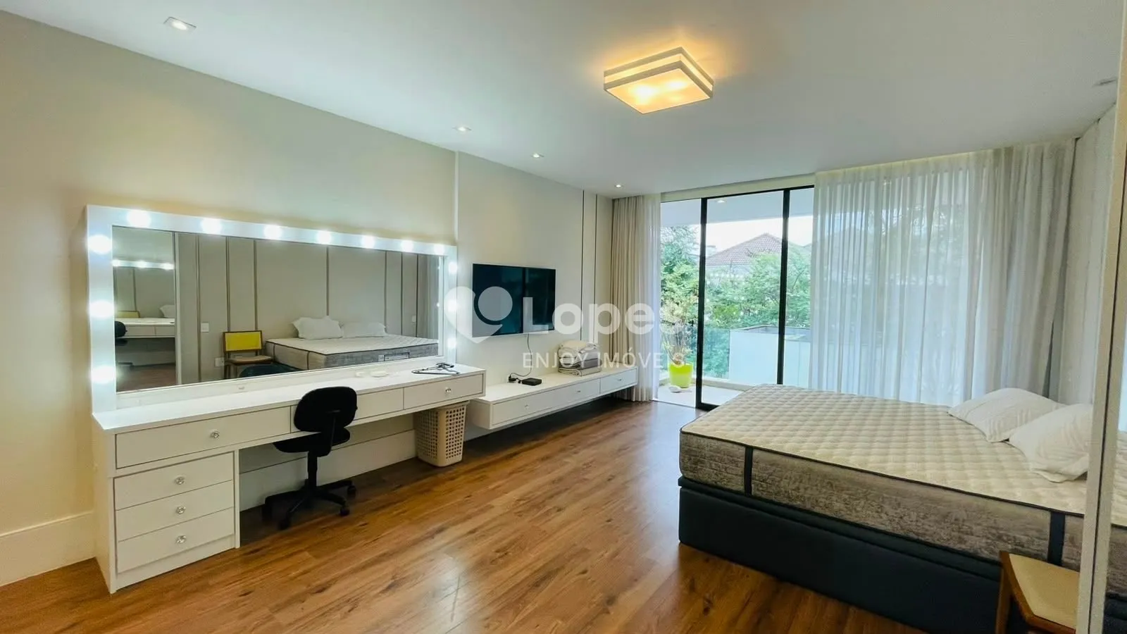 Furnished house with 5 en-suite bedrooms 600 m² — photo 24