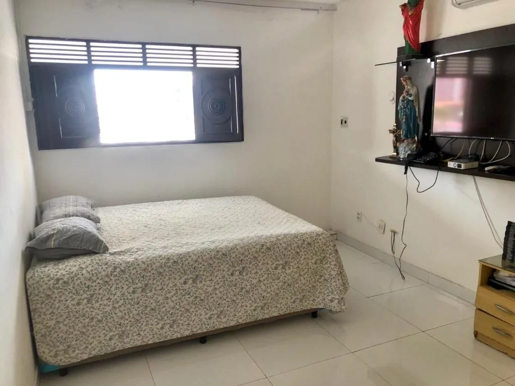 Furnished 6-bedroom house with pool and private garden — photo 12