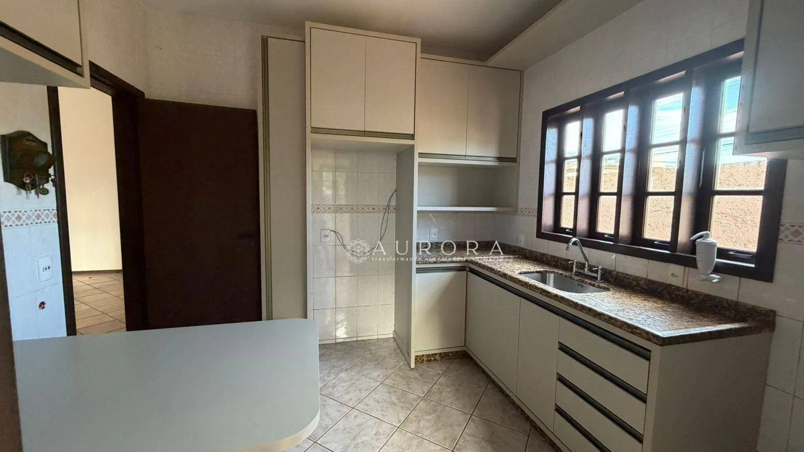 Casa de 4 dormitorios con cocina cerrada y cocina a gas — photo 20