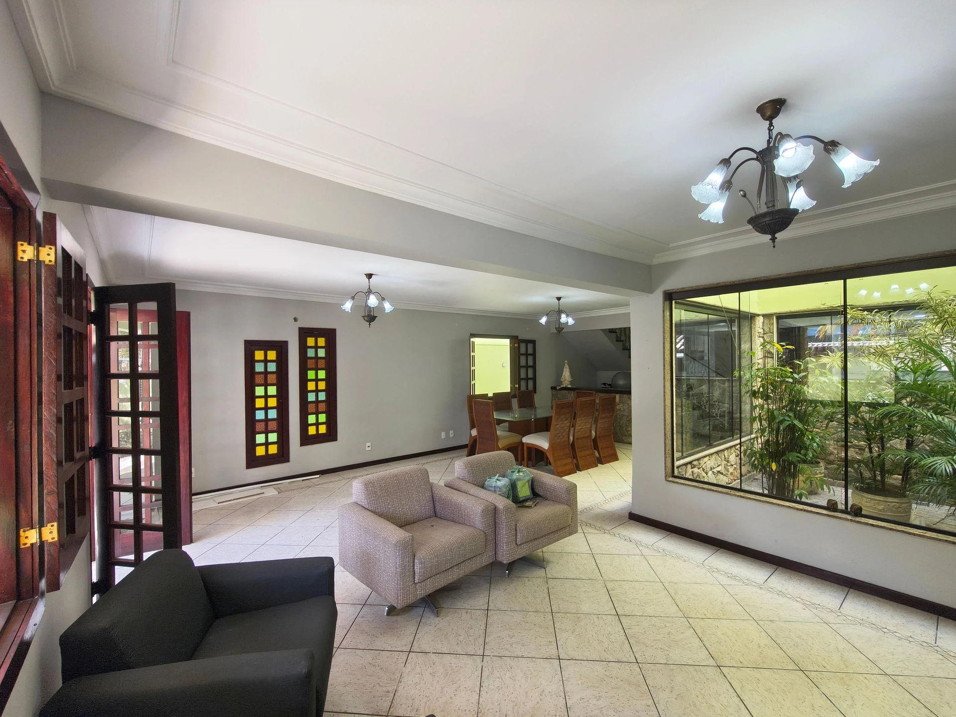 Casa amueblada con 3 dormitorios y cocina a gas