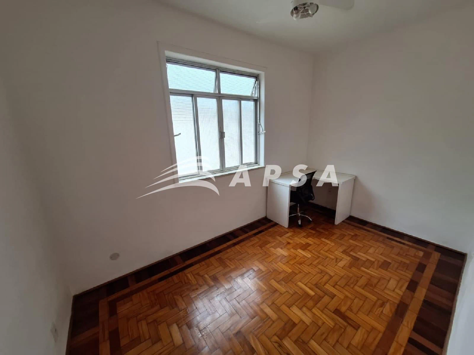 Apartment with 2 bedrooms and an open-plan kitchen — photo 2