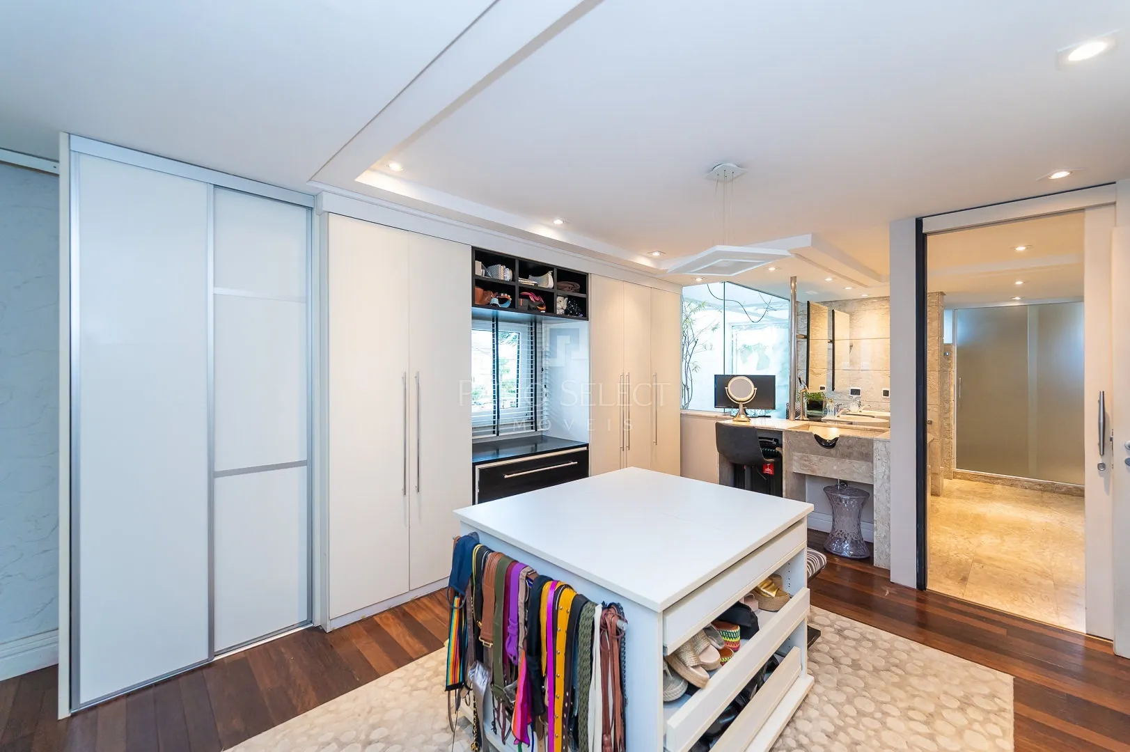 Floor-to-ceiling windows in a 6-bedroom house, 763 m² — photo 99