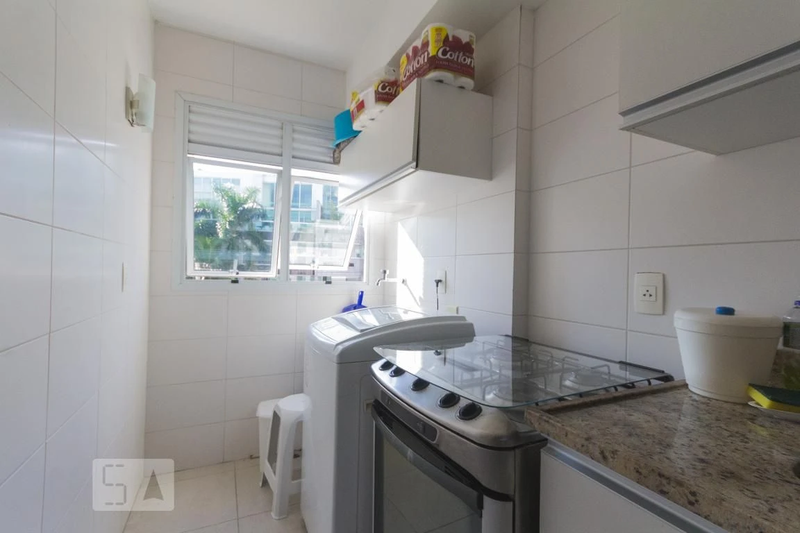 Furnished apartment with 2 en-suites and a balcony — photo 34