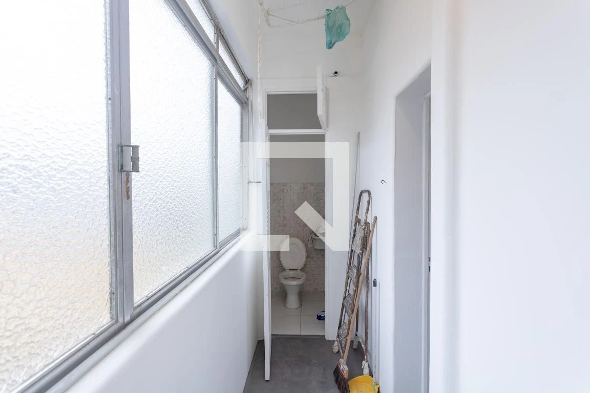 3-bedroom house with wood or laminate floors — photo 36