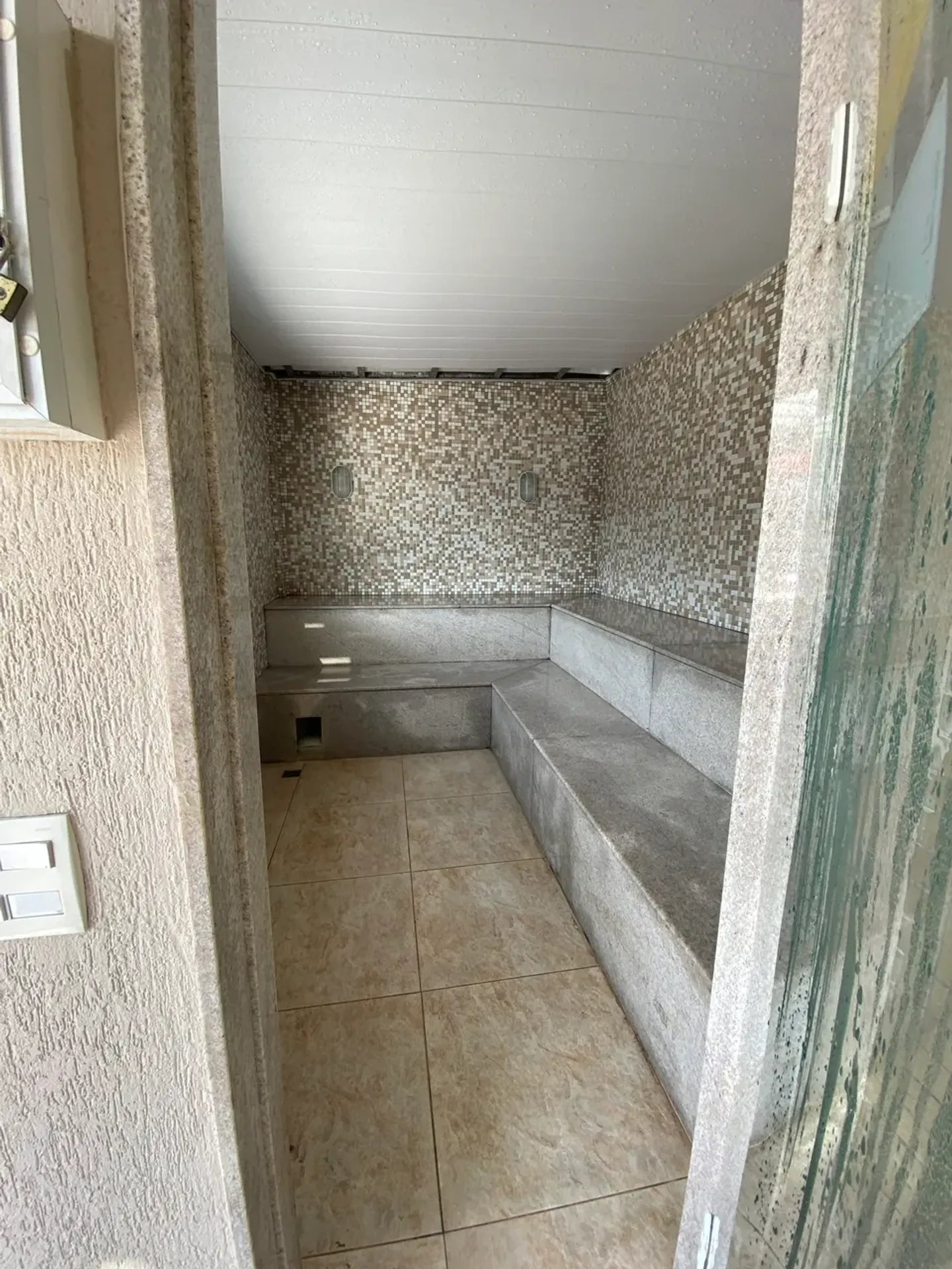 Furnished apartment, 174 m², with a grill on the balcony — photo 33