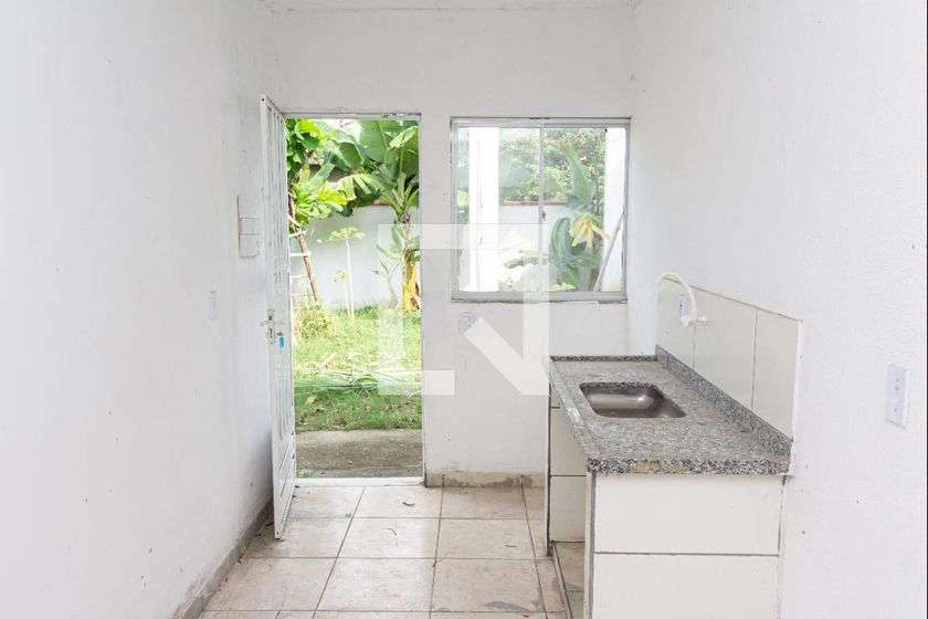 38 m² unfurnished studio with private garden and 1 parking — photo 9