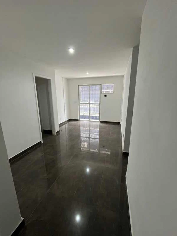 3-bedroom apartment in a building with a pool — photo 10