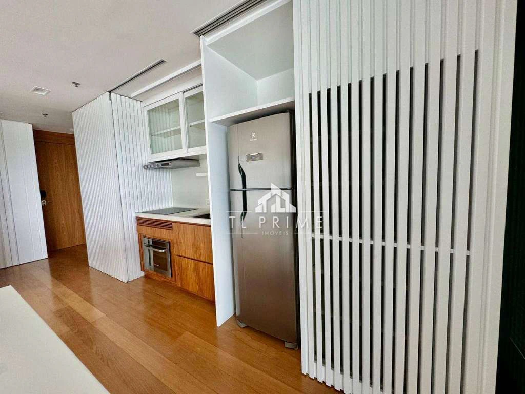 Furnished 1-bedroom apartment with an enclosed balcony — photo 11
