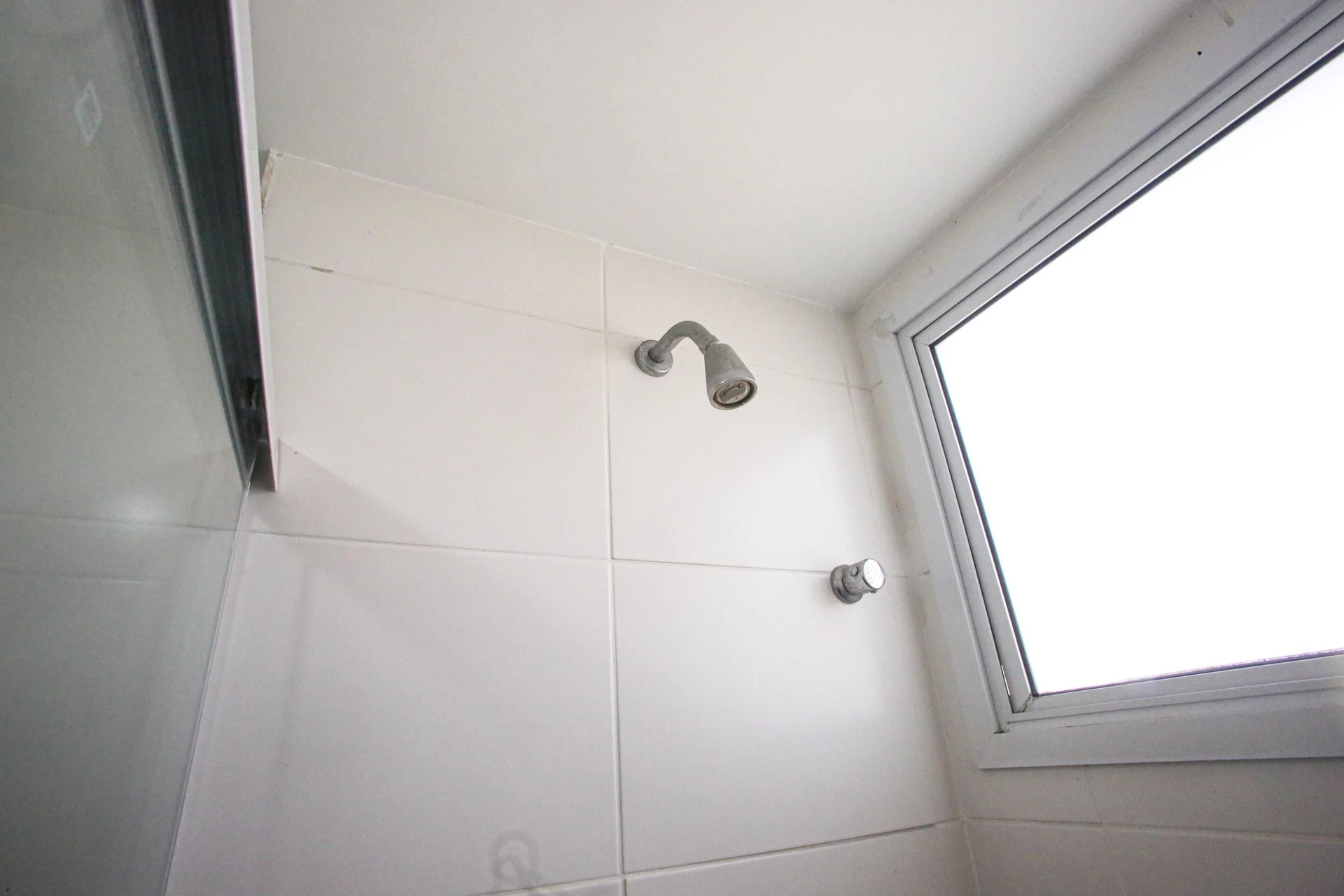 Glass-enclosed balcony in a 3-bedroom apartment, 131 m² — photo 48