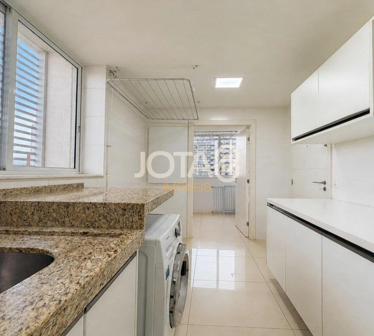 Bañera y 4 dormitorios: departamento de 323 m² — photo 44