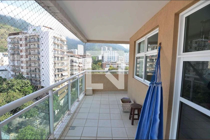Home office in a 2-bedroom apartment, 190 m²