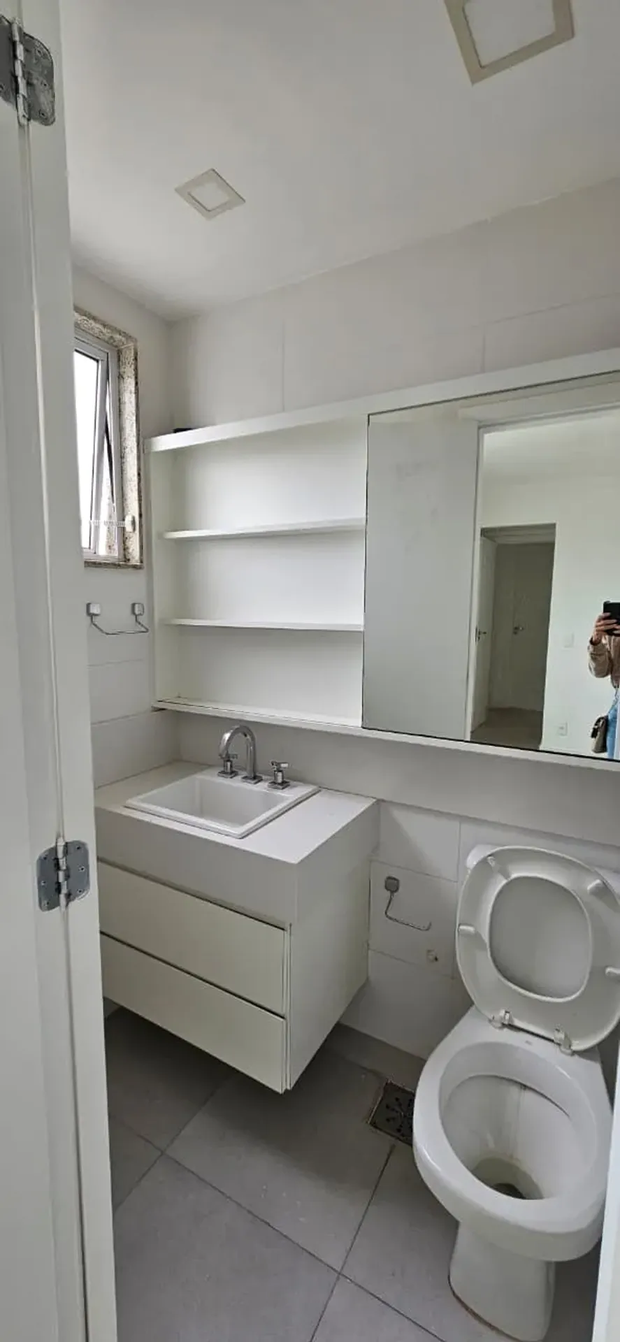 Apartamento con 4 dormitorios y balcón bien cuidado — photo 22