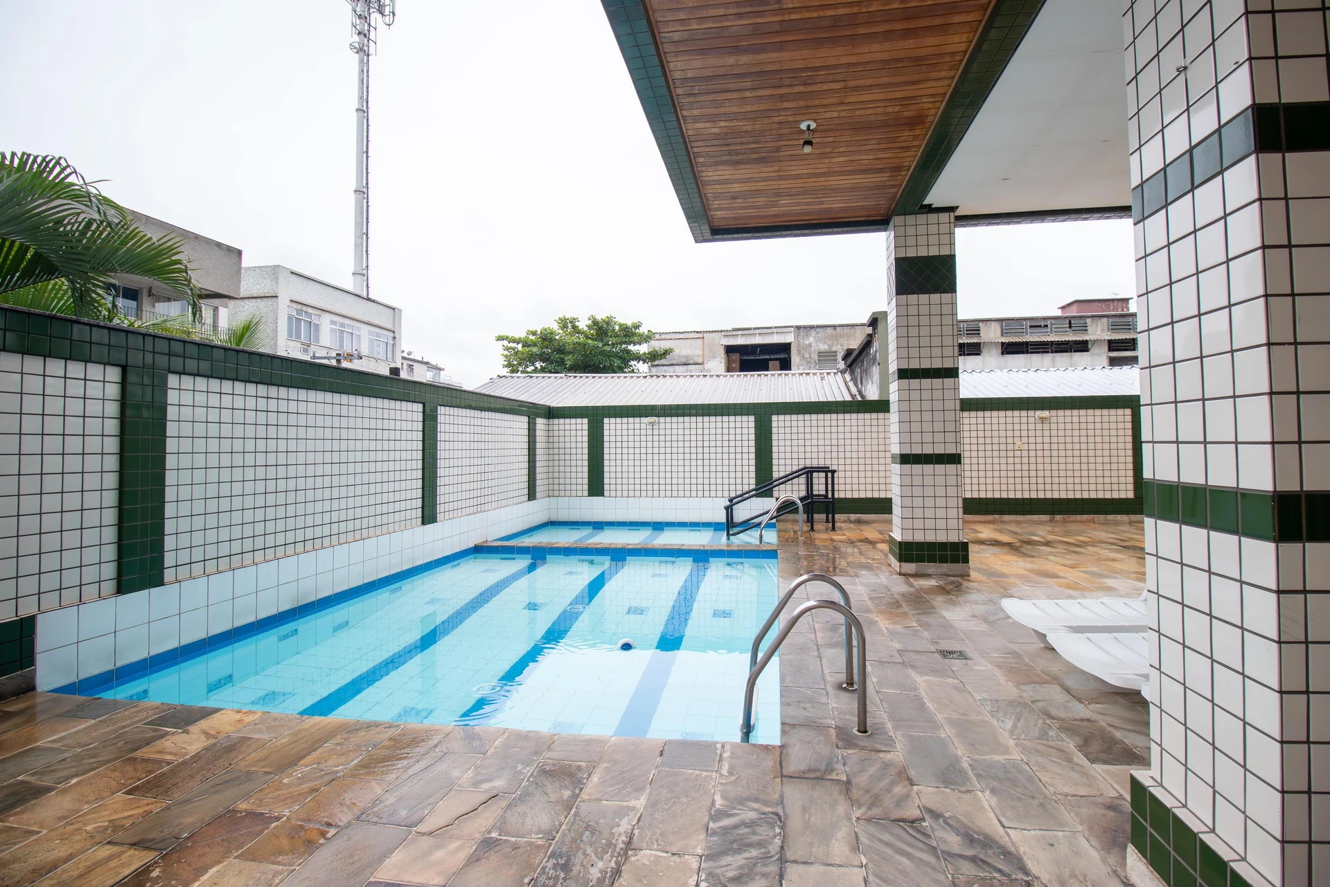 4-bedroom apartment with a balcony and 1 suite — photo 45