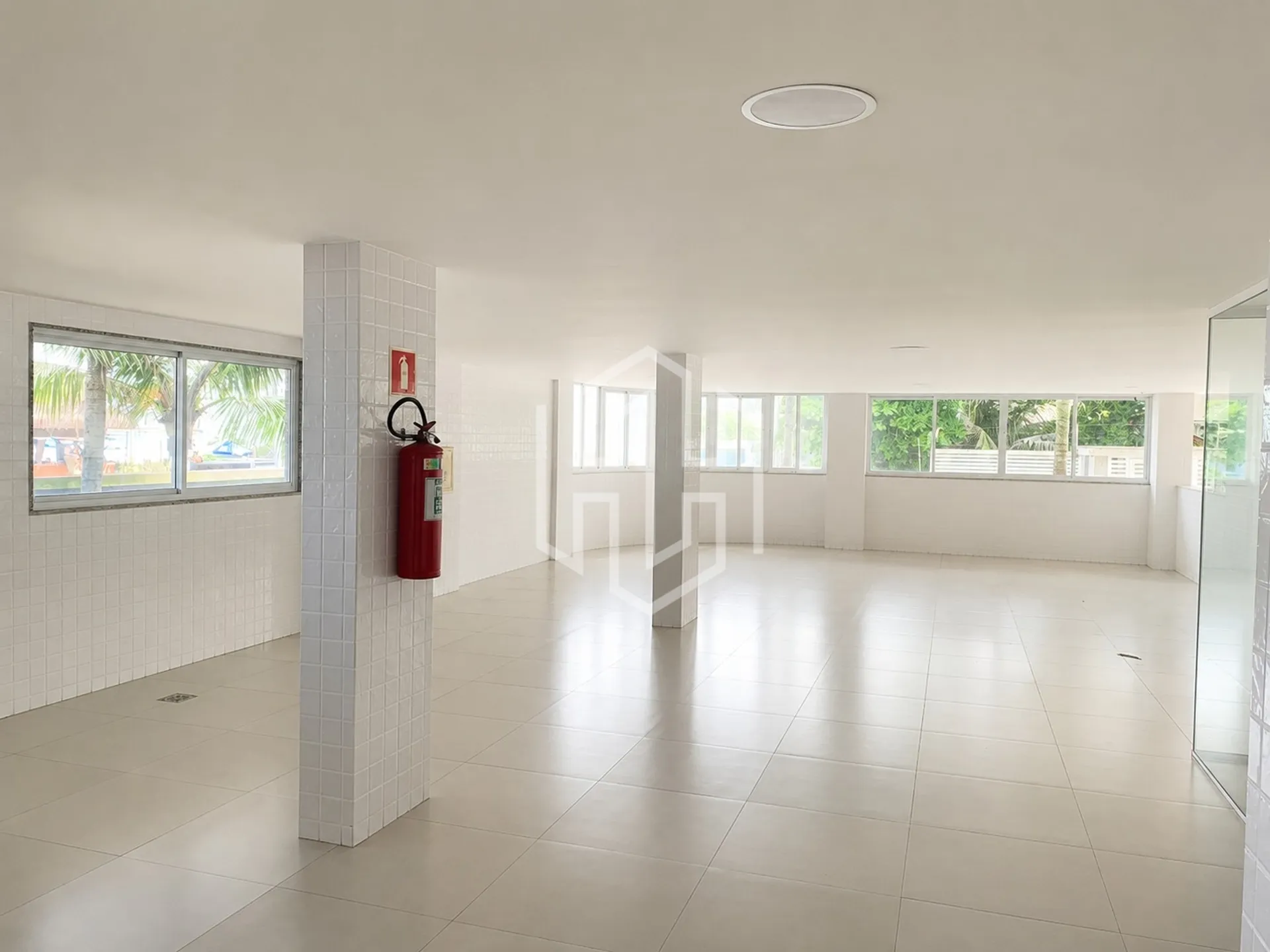 Penthouse with 3 suites and water-facing windows — photo 21