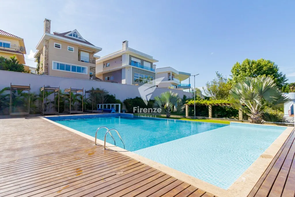 Furnished house with 4 bedrooms and 320 m² — photo 23