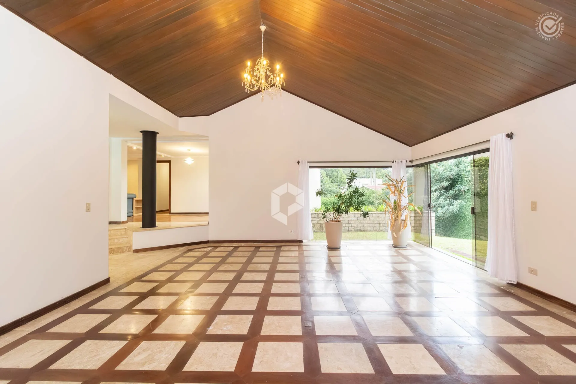 Furnished house with 3 bedrooms and a gas kitchen