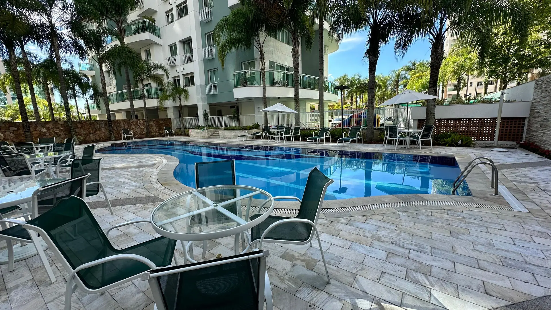 3-bedroom apartment with a glass-enclosed balcony — photo 5
