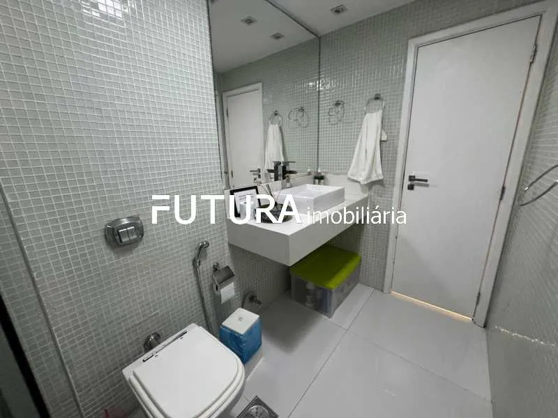 Furnished apartment with glass balcony and 2 bedrooms — photo 20