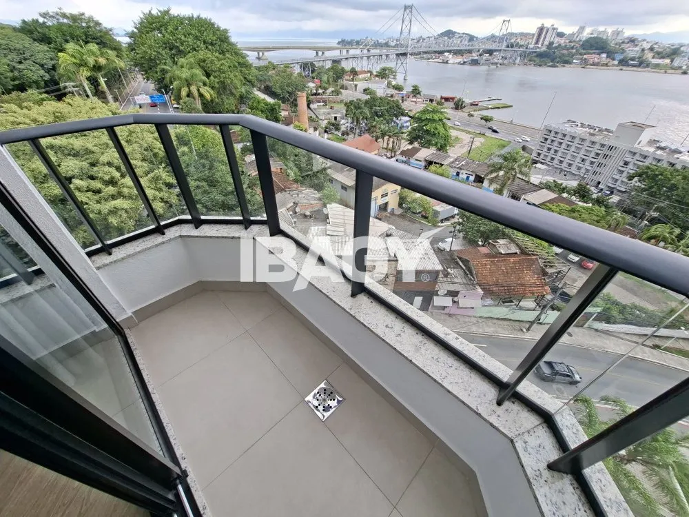 Studio with a glassed-in balcony and open-plan kitchen — photo 178
