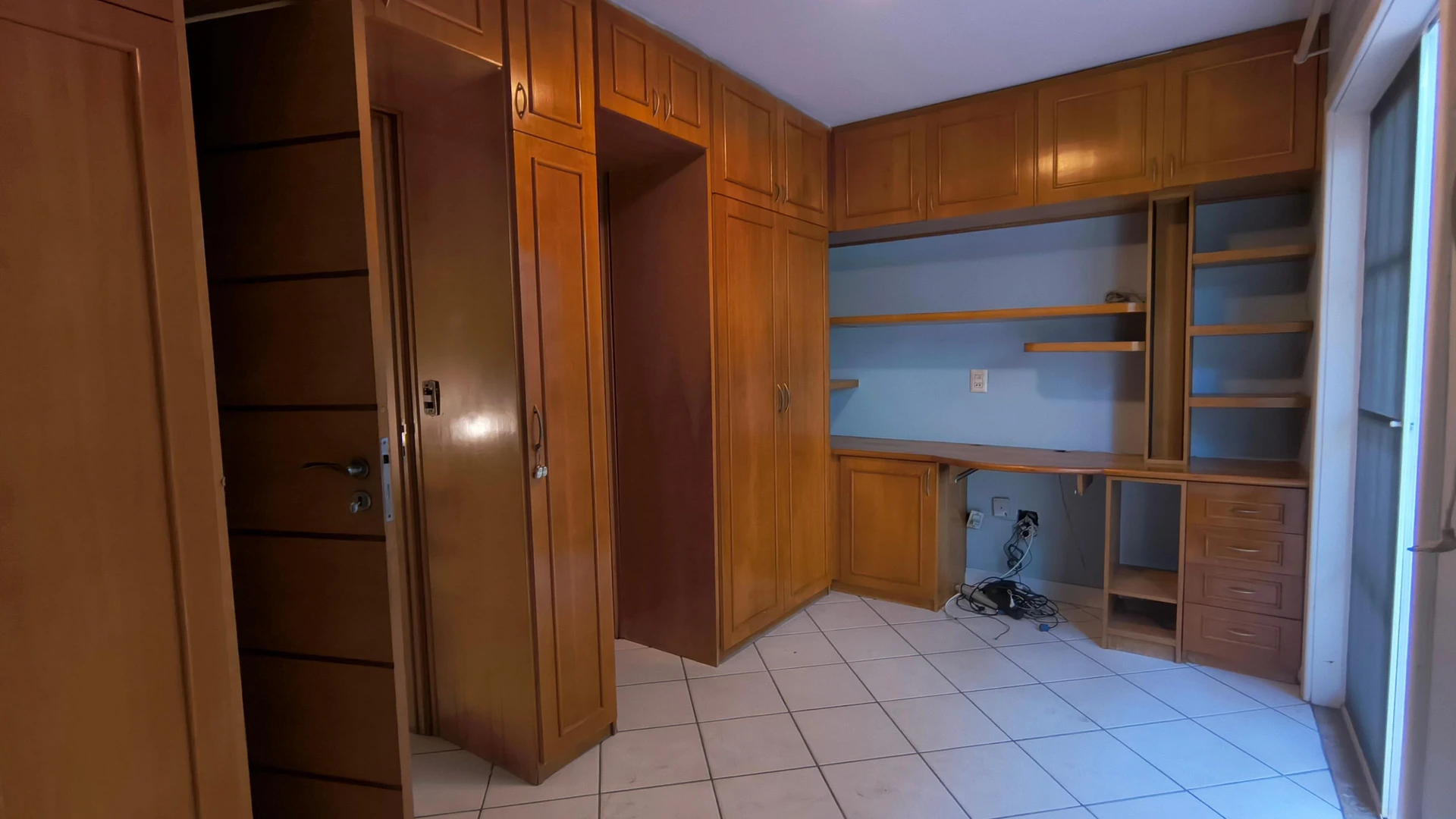 Condo house with balcony and 3 en-suite bedrooms — photo 8