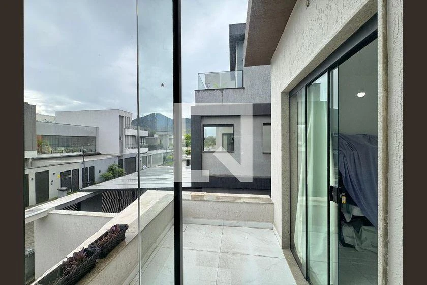 Condominium house with 3 en-suite bedrooms — photo 10
