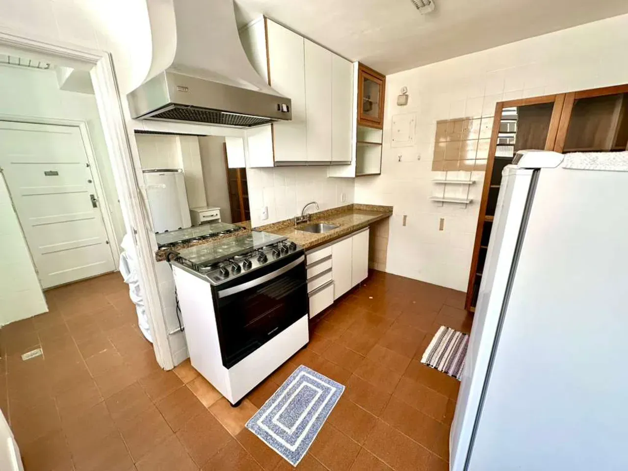 Furnished 142 m² apartment with 3 bedrooms — photo 4