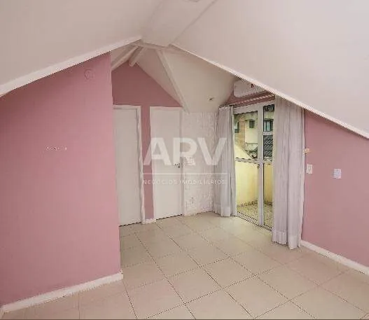 Casa de 300 m² com banheira e churrasqueira privativa — photo 7