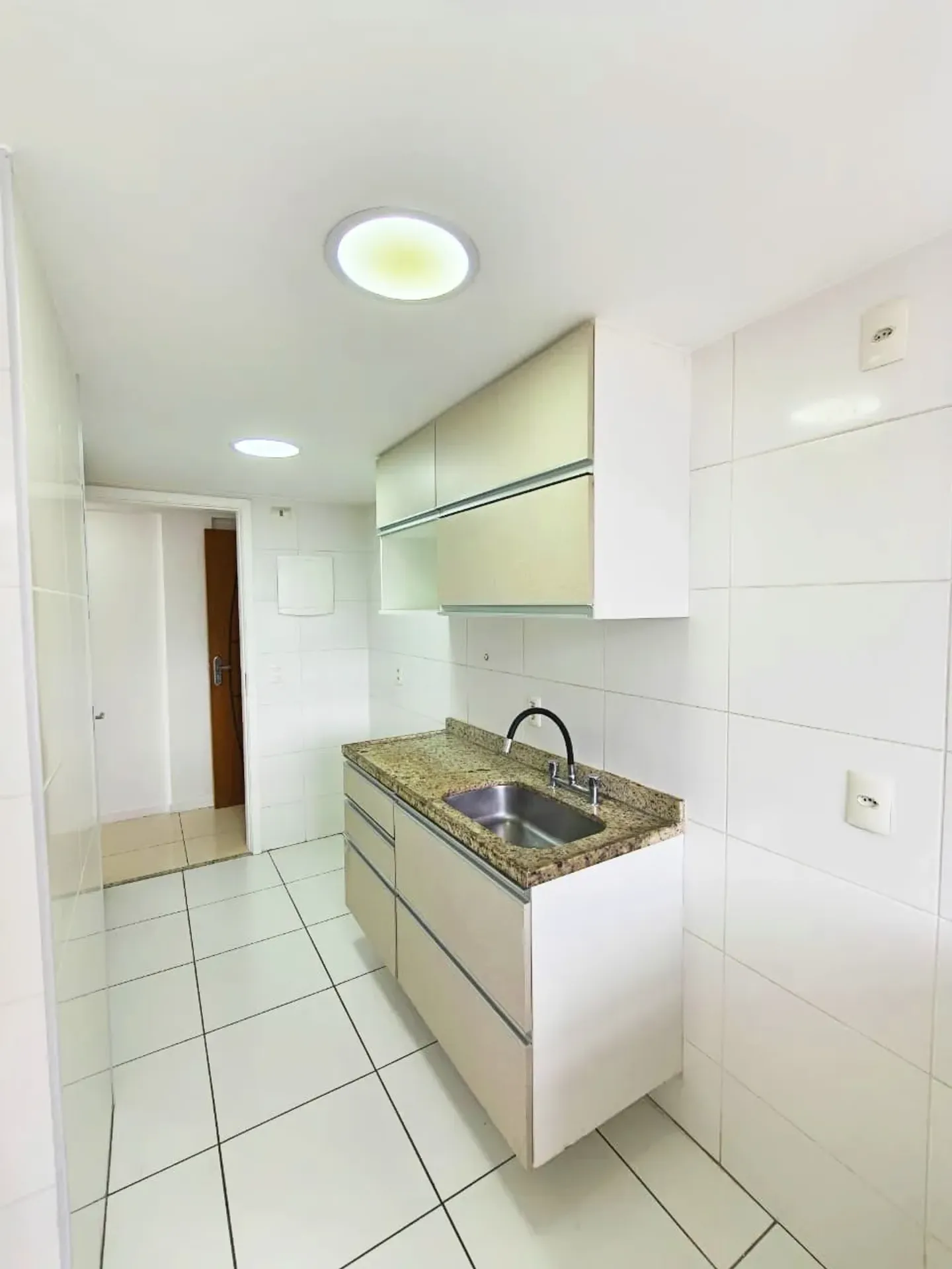 2-bedroom apartment with balcony, closed kitchen — photo 11