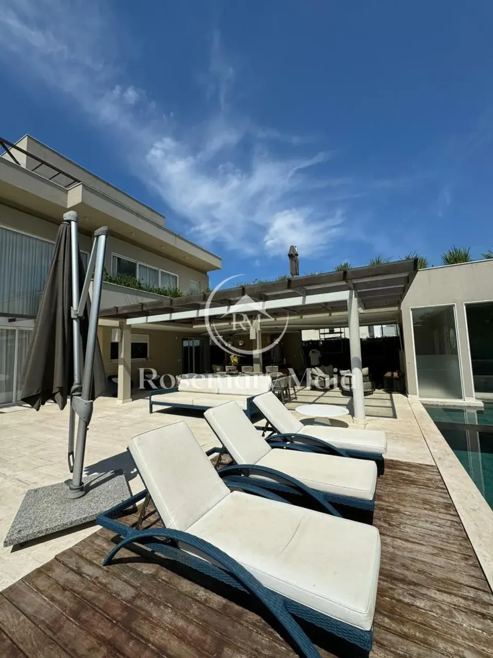 Furnished 1700 m² house with 5 bedrooms and open-plan kitchen — photo 19