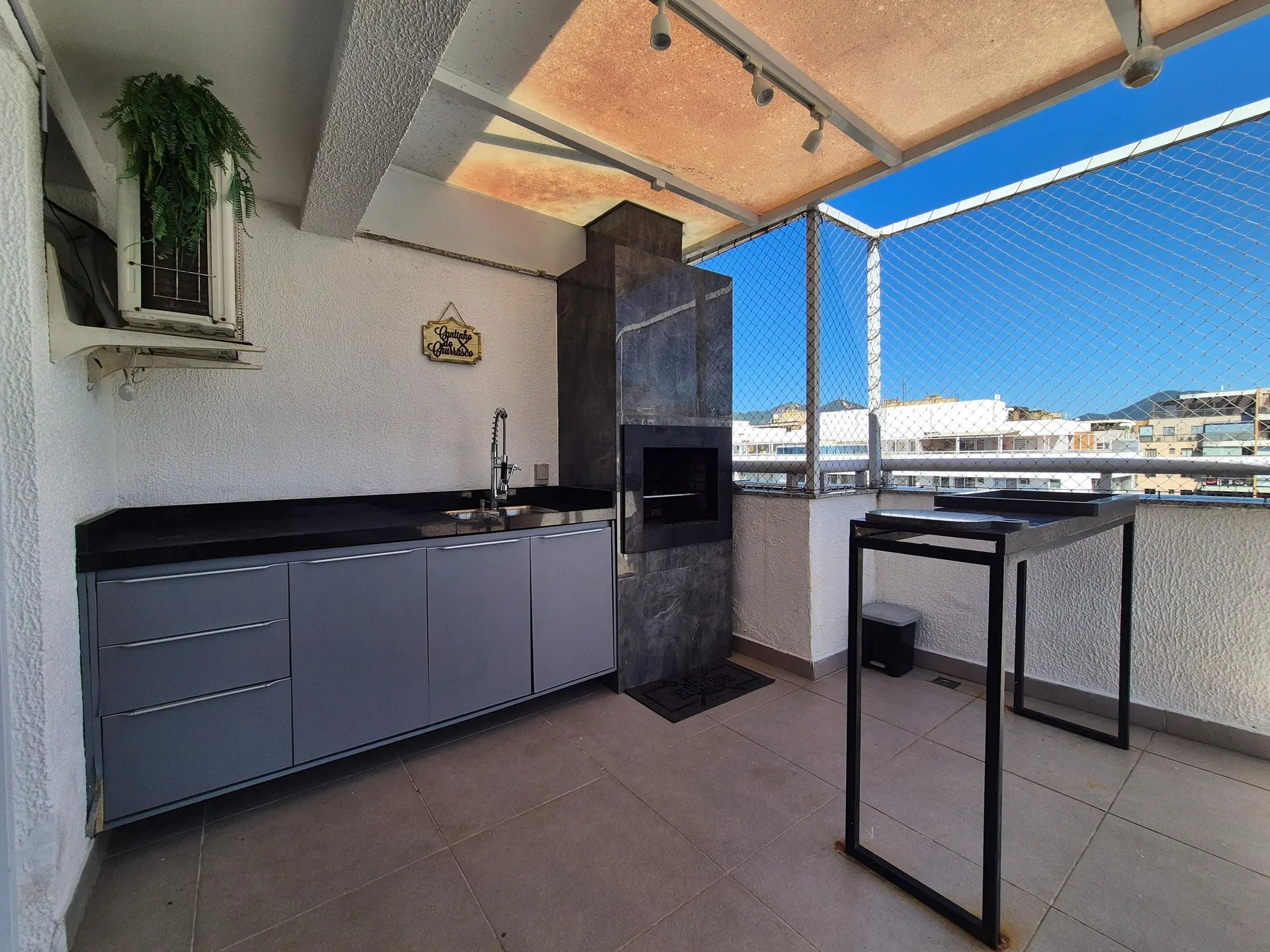 Furnished apartment with 5 bedrooms and open-plan kitchen — photo 32