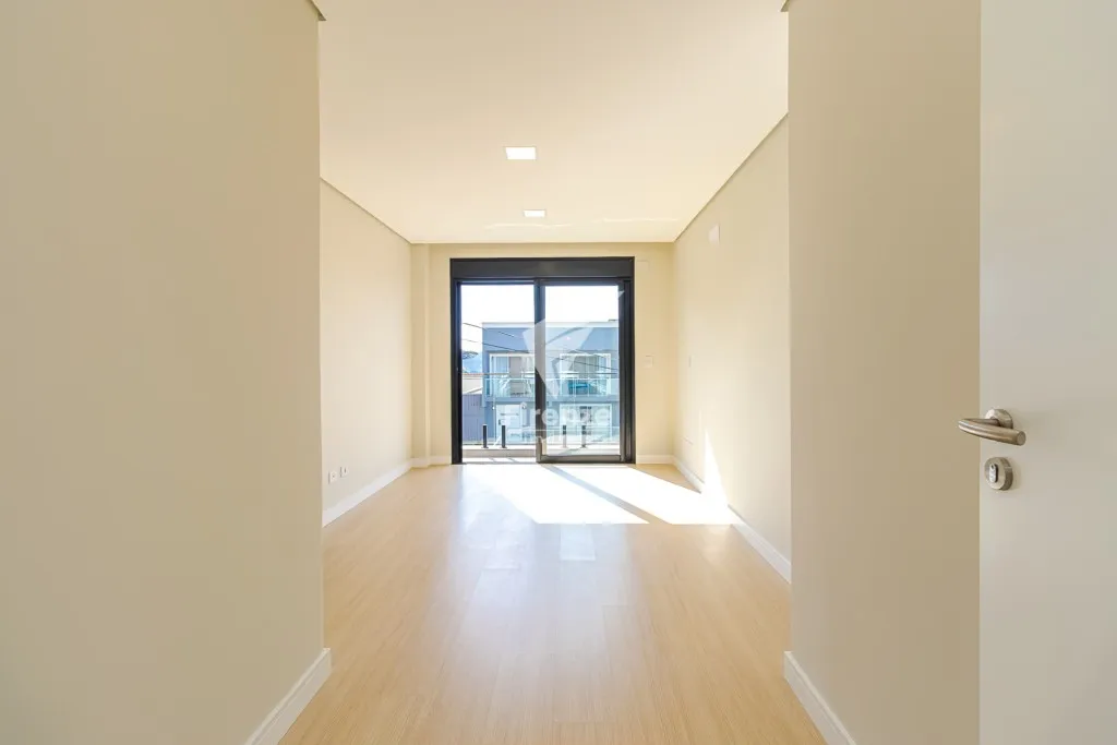 Furnished house with 4 bedrooms and 320 m² — photo 57