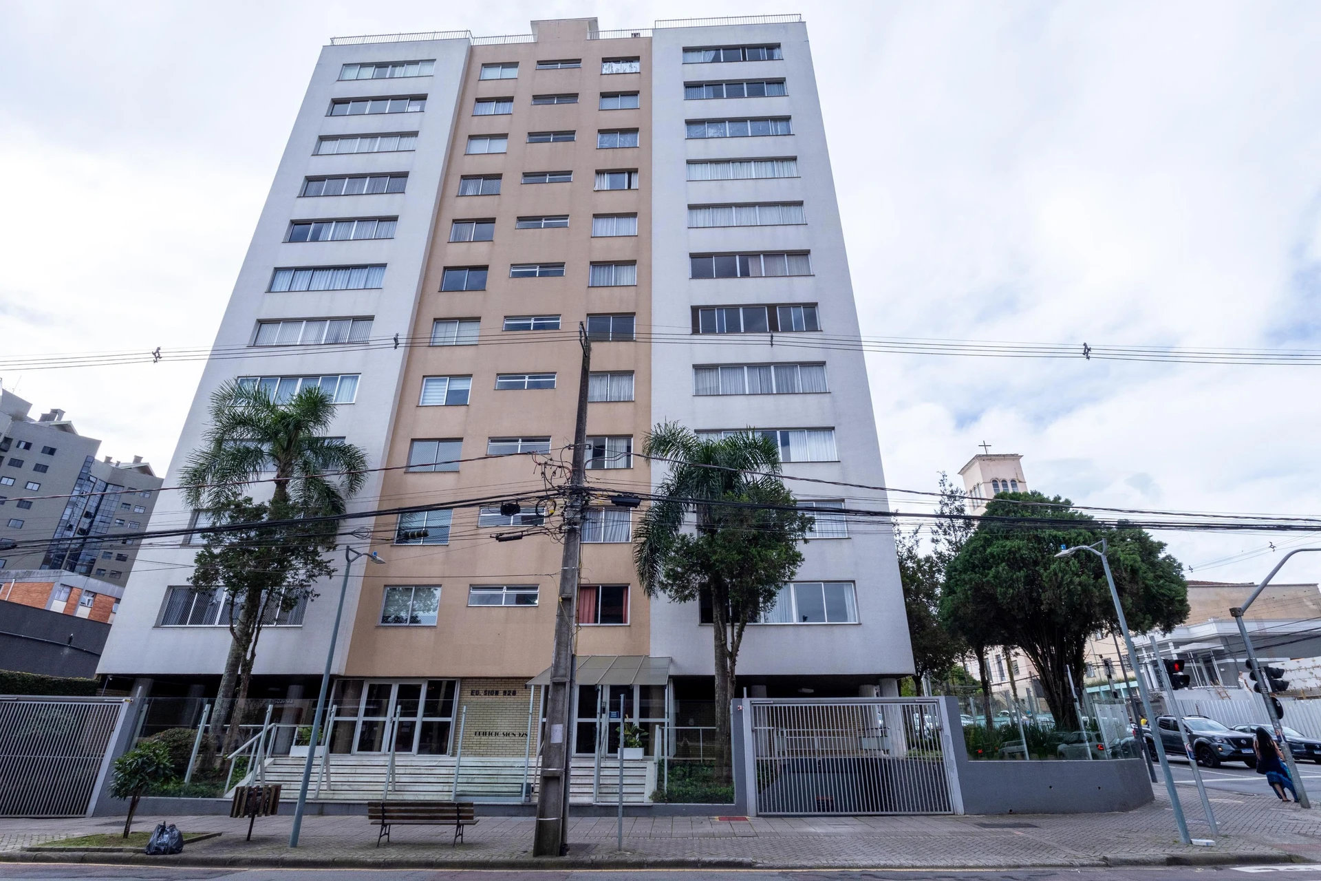 Furnished apartment, 283 m², with a glass-enclosed balcony — photo 68