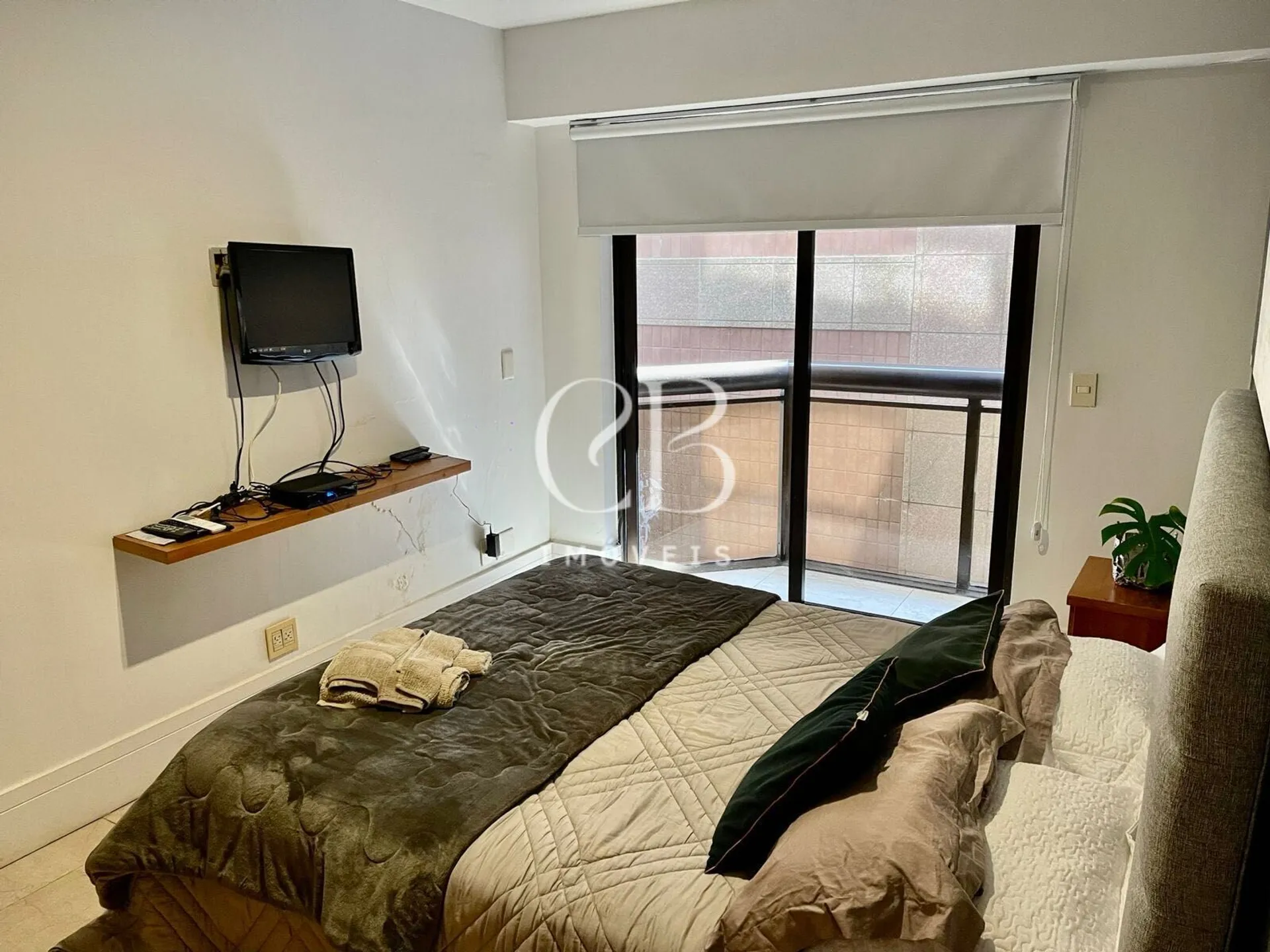 Furnished apartment with 2 bedrooms and open kitchen — photo 11