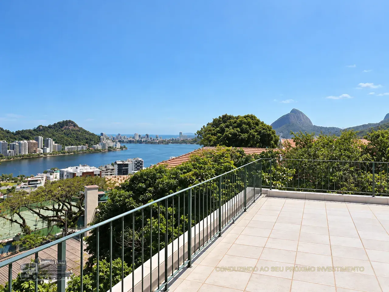 550 m² house with a grill on the balcony and a water view — photo 4