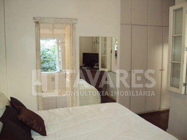 259 m² house with 5 bedrooms and a balcony grill — photo 19