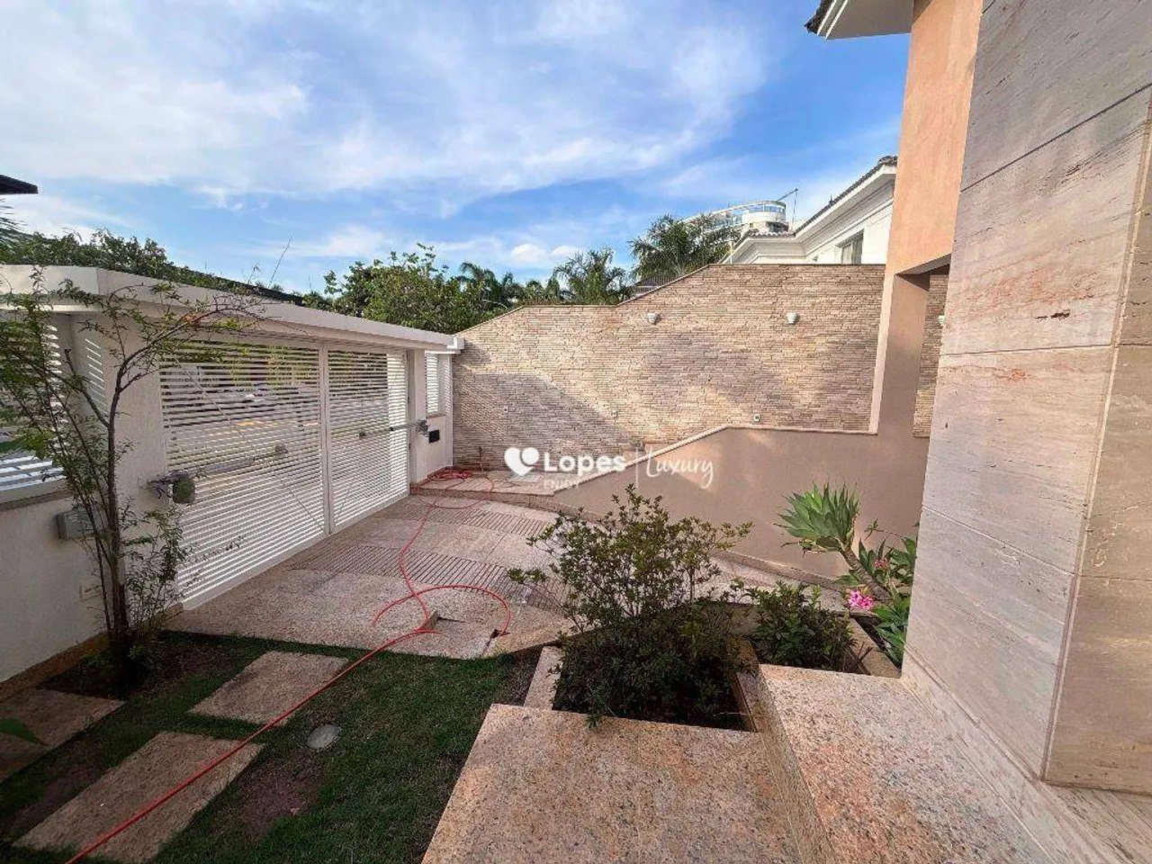 Unfurnished house for rent with 5 bedrooms and 5 baths — photo 17