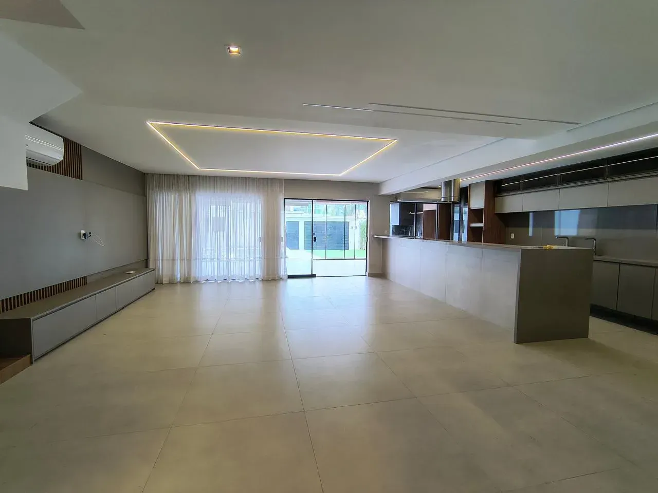 Casa com 4 quartos, 5 banheiros e 3 vagas — photo 8
