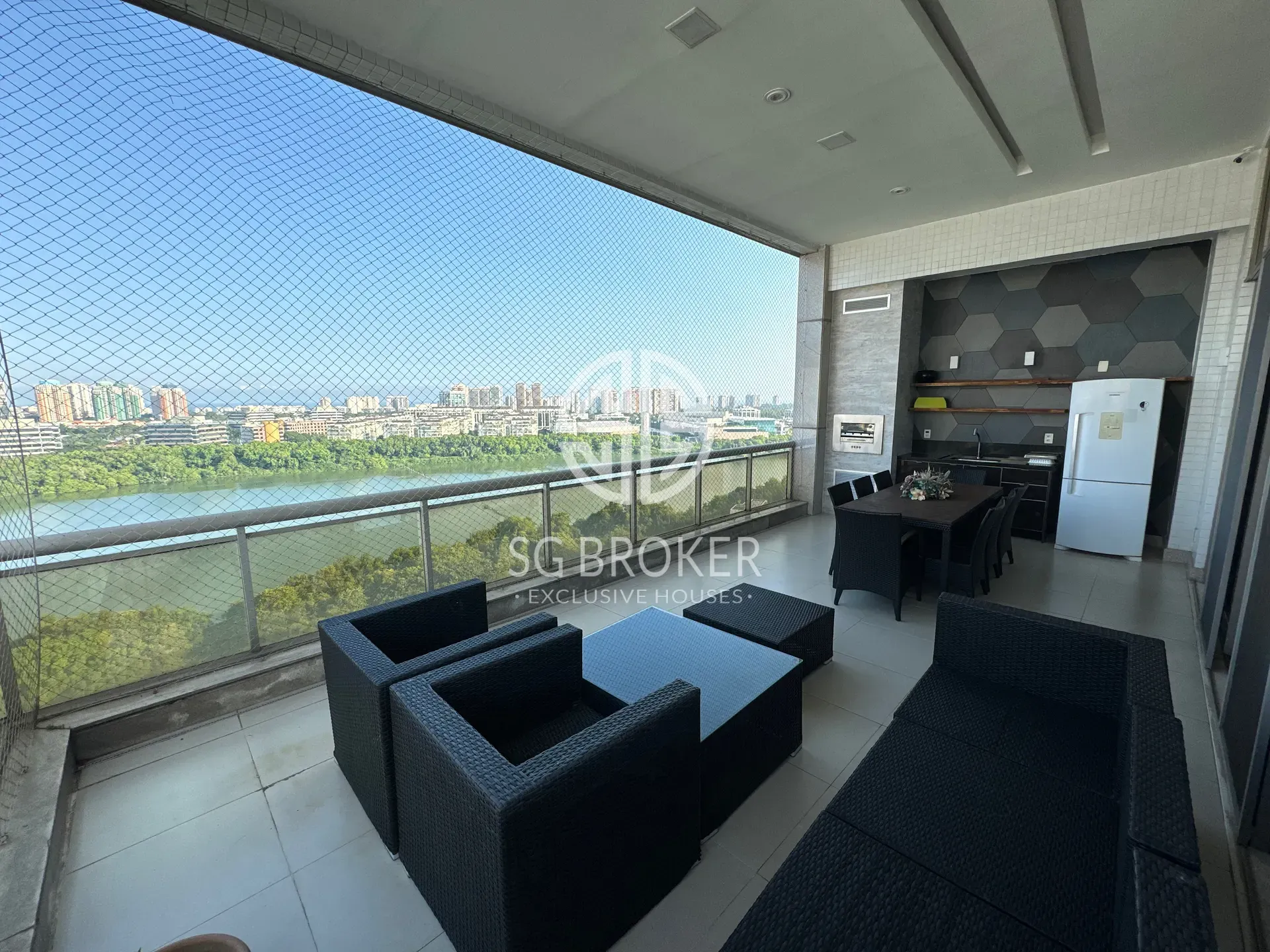 Furnished apartment with open-plan kitchen and 4 bedrooms — photo 10