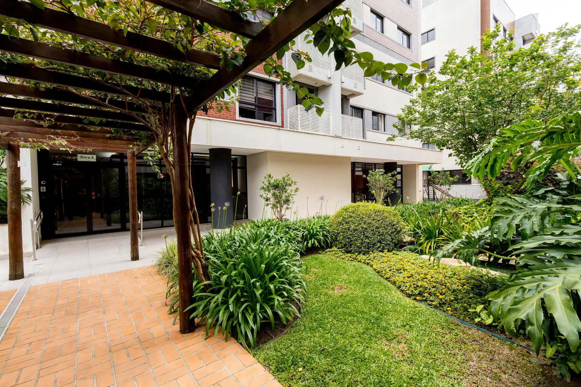 2-bedroom apartment with a glass-enclosed balcony — photo 25