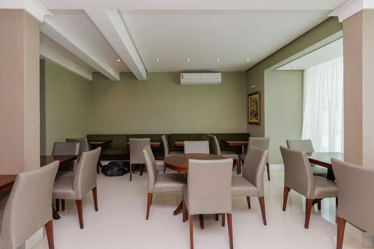 One-bedroom apartment in a building with a coworking space — photo 2
