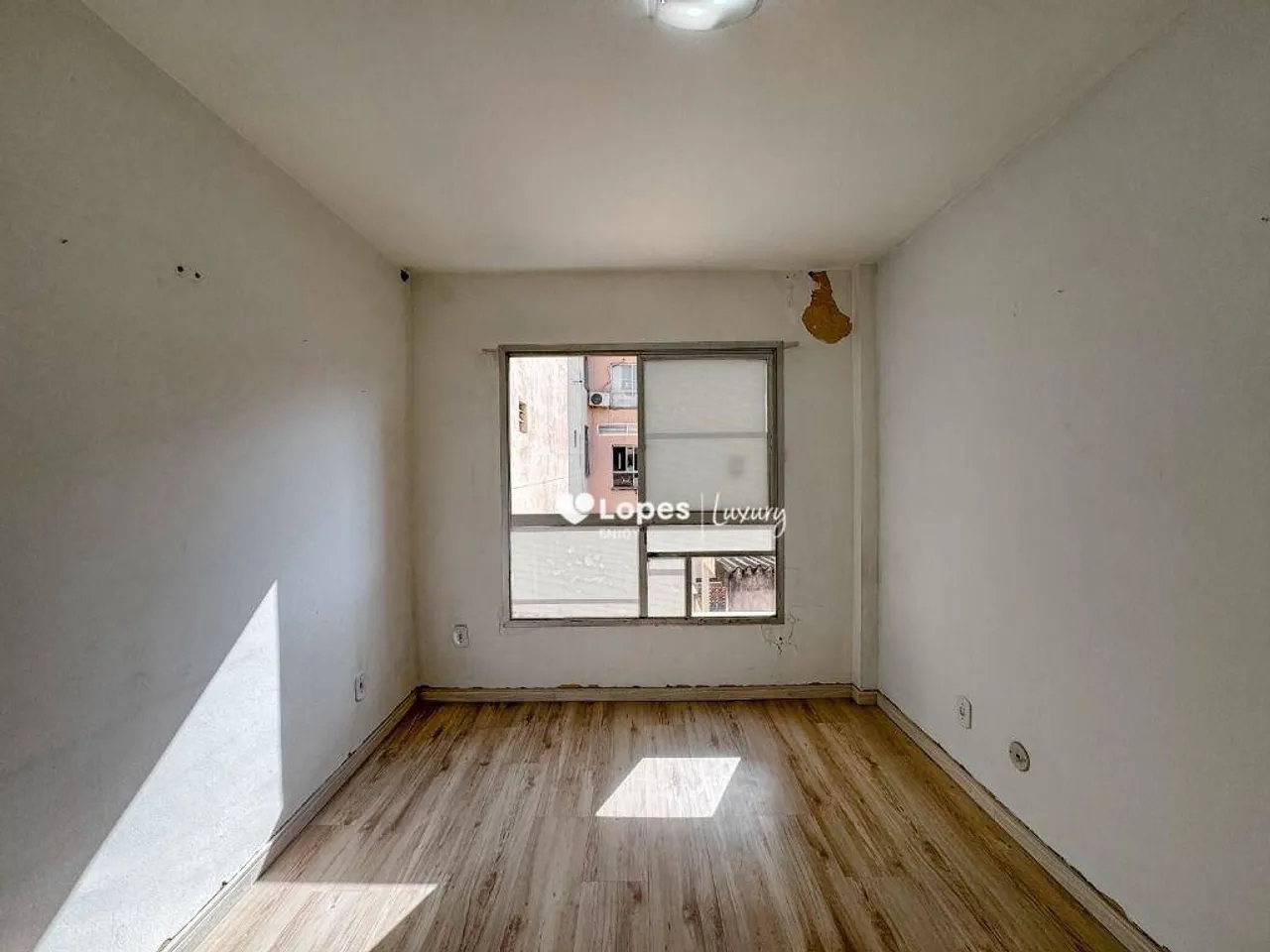Unfurnished 2-bedroom apartment with a balcony — photo 2