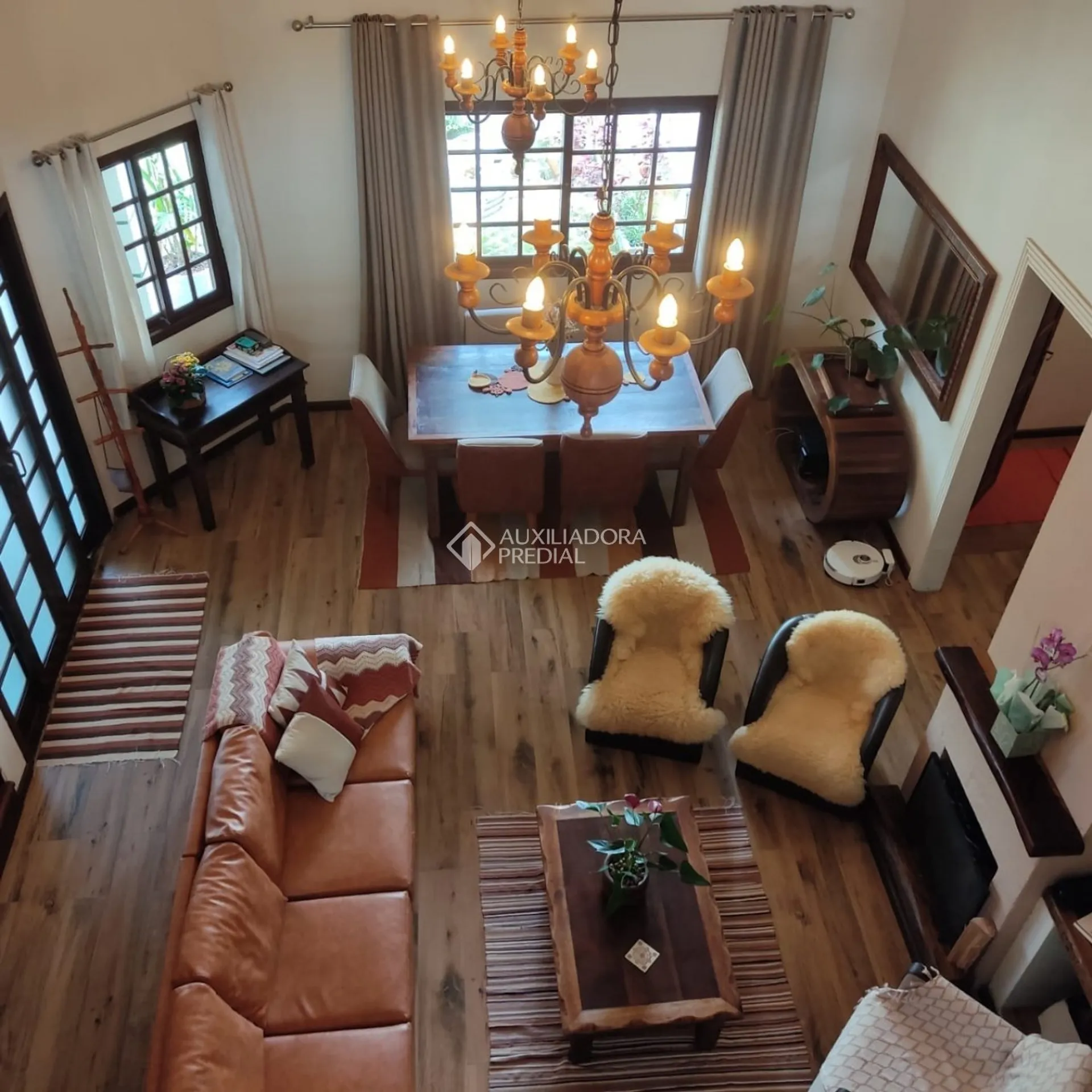 Furnished house, 295 m², with a fireplace