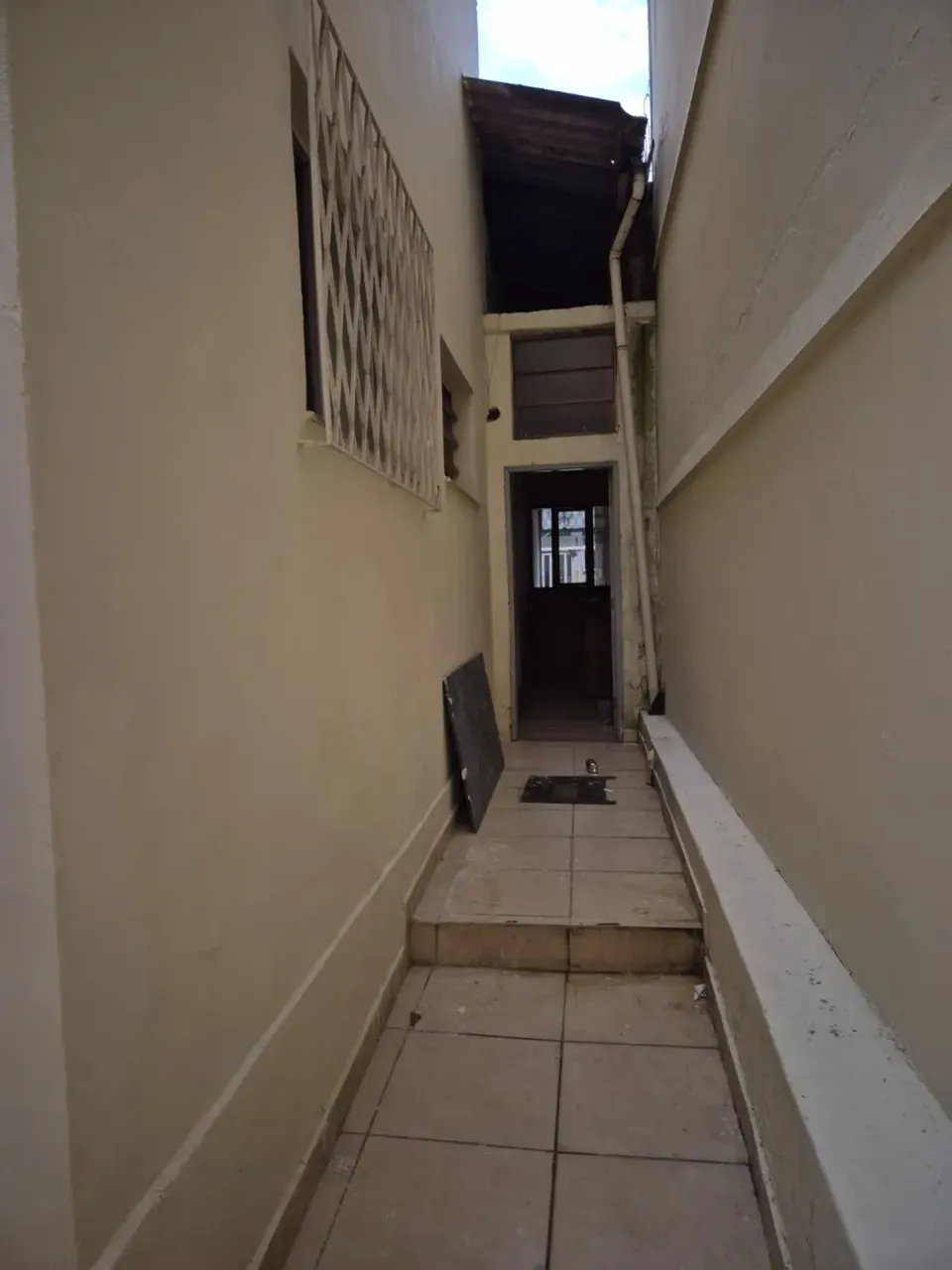 Unfurnished house with 5 bedrooms and 2 bathrooms — photo 18