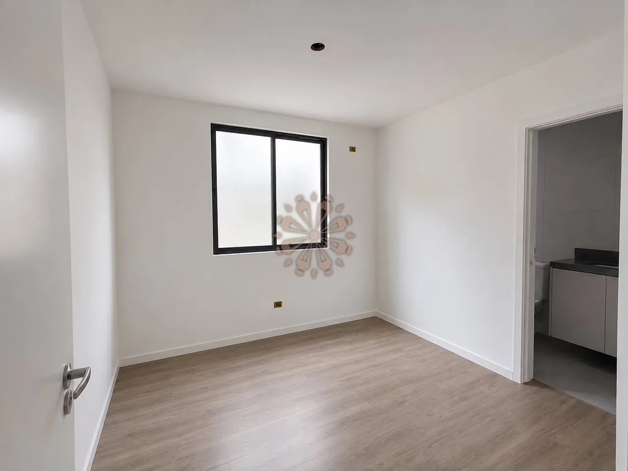 3-bedroom house with en-suites and an open kitchen — photo 11