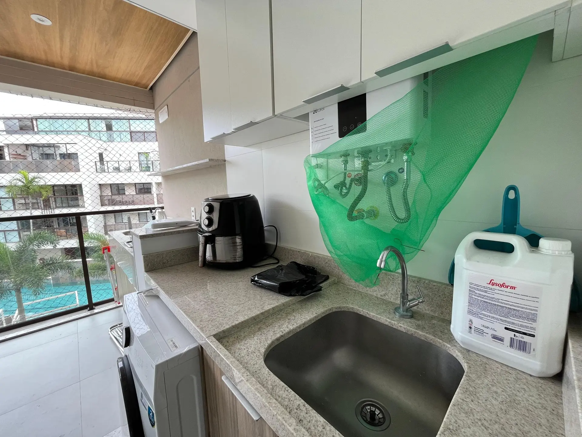 Furnished apartment, 89 m², with a glass-enclosed balcony — photo 49