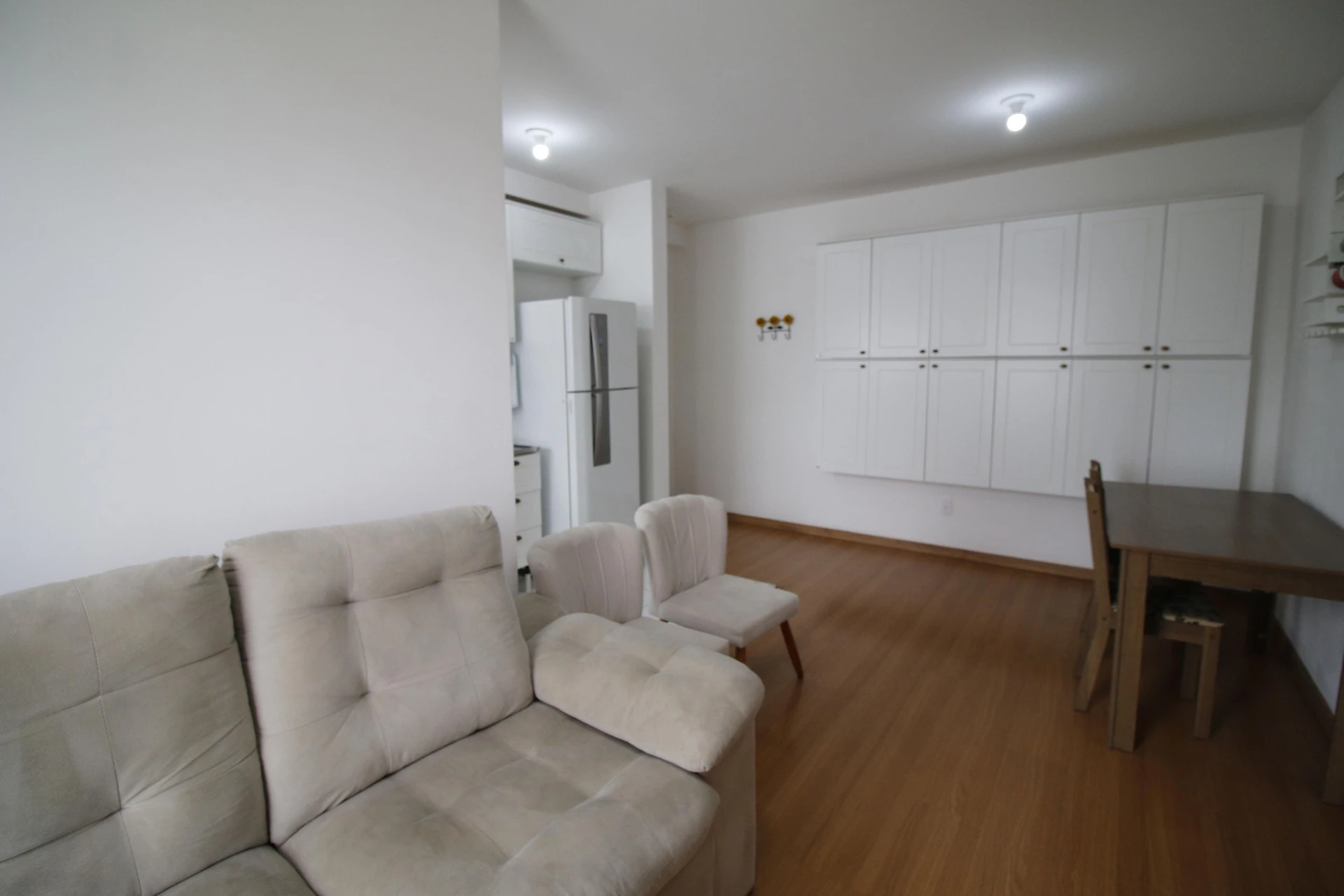 2-bedroom apartment in a building with a gym — photo 9