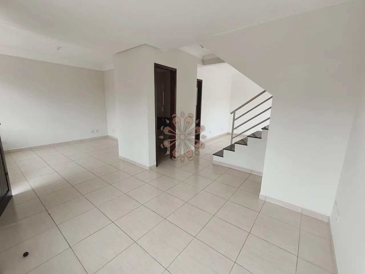 House with 3 bedrooms and 3 bathrooms across 250 m² — photo 9